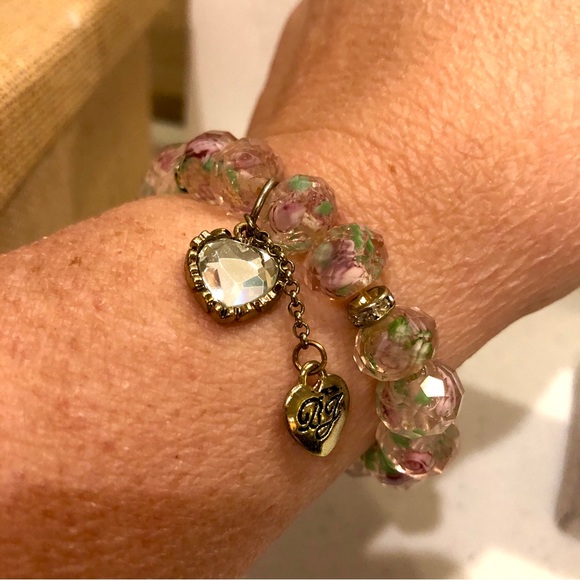 Betsey Johnson Jewelry - Betsey Johnson Rose Bracelet- stretch w/ glass beads & gold tone charms